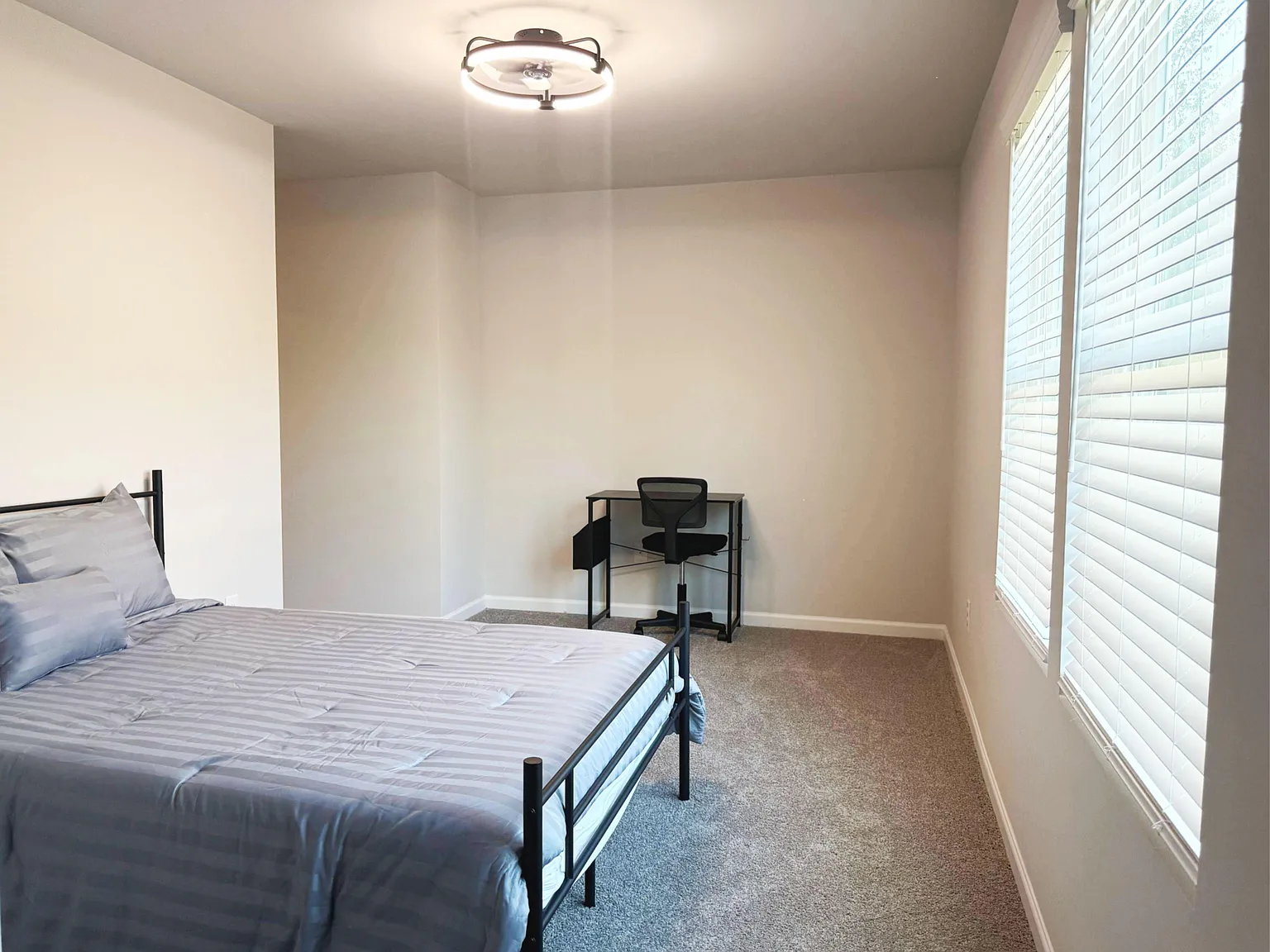 4 bed, 2.5 bath, 2647 sqft, $819 — Photo 2