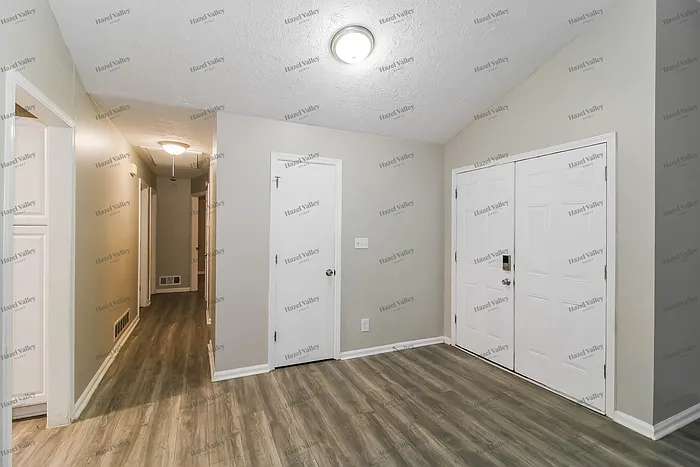 3 bed, 2.0 bath, 1638 sqft, $1,670 — Photo 3