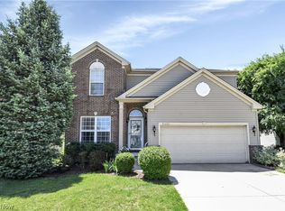 9355 Saybrook Dr, North Ridgeville, OH 44039