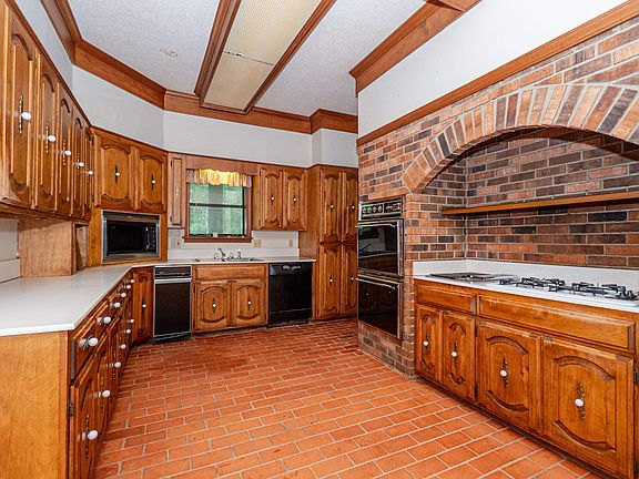 5th image of 214 Millcreek Dr