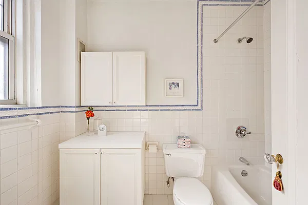 Bathroom, photo 2