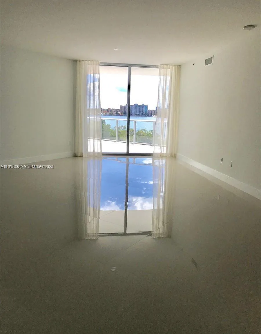 Marina Palms Residences S — Photo 2