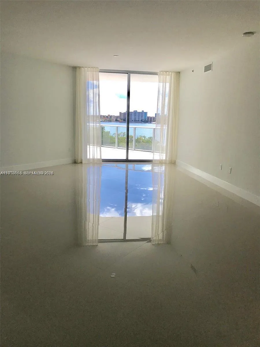 Building Photo - 17111 Biscayne Blvd #408