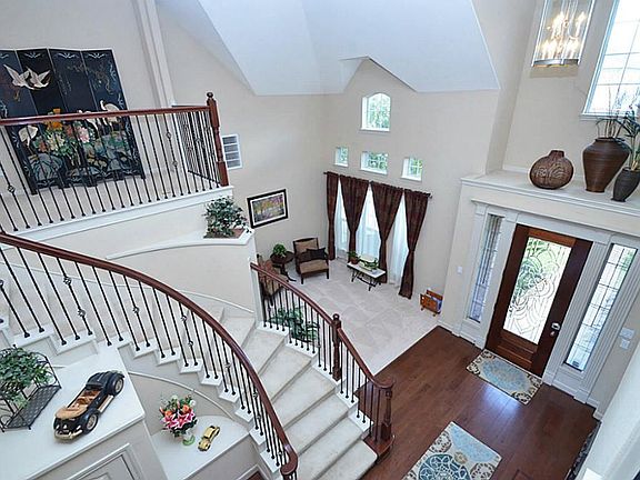 3rd image of 2610 Sugarbush Ln