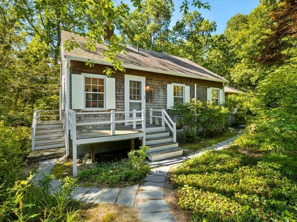 89 F R Lillie Road, Woods Hole, MA 02543