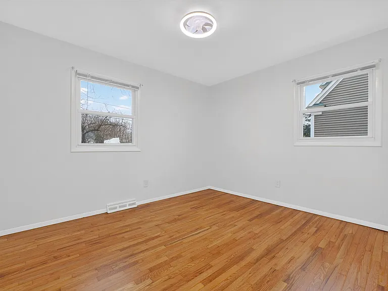 18 Cardinal Dr — Photo 9