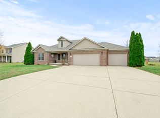 5373 River Birch Dr, Columbus, IN 47201