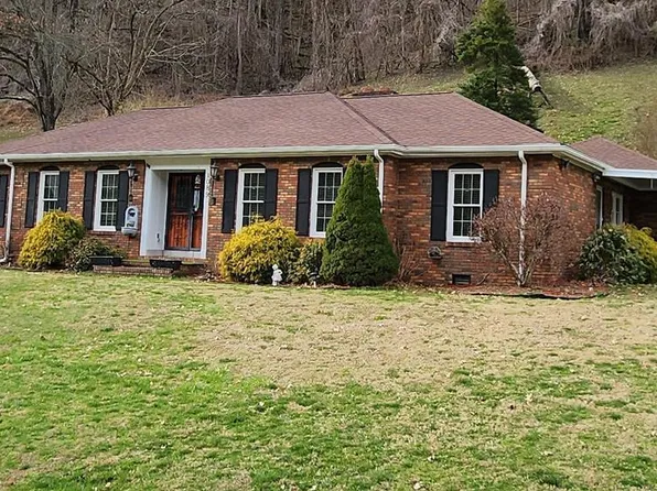 1089 Mimosa St, Grundy, VA 24614
