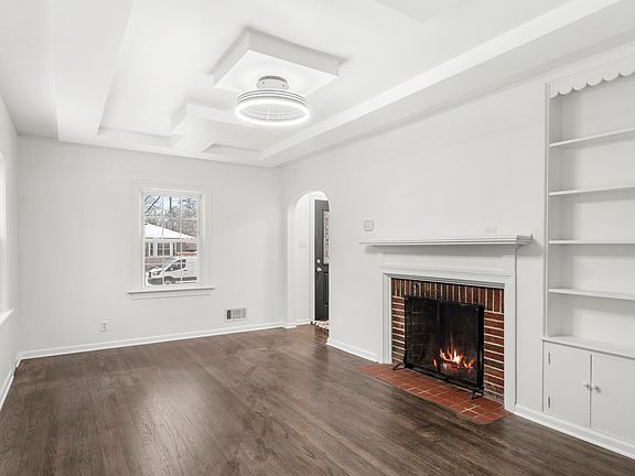 3rd image of 127 S Connecticut St