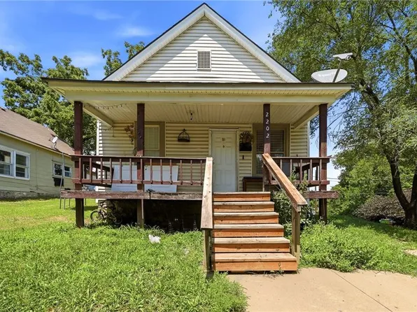 2202 Wood Ave, Kansas City, KS 66104