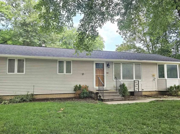 820 W 15th St, Wahoo, NE 68066