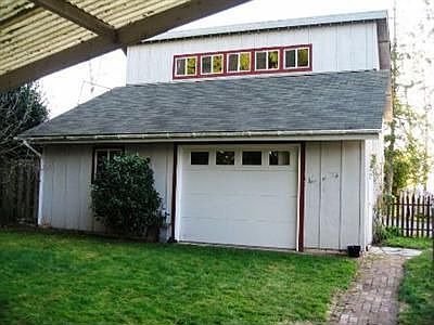 3rd image of 727 16th Ave W