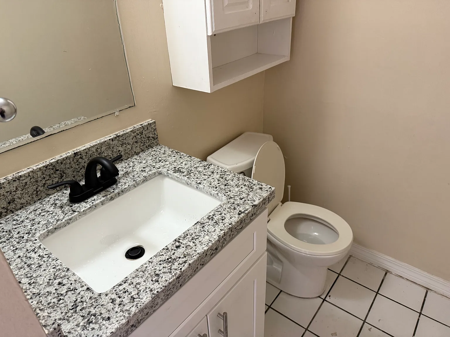 722 Vouray Dr — Photo 2