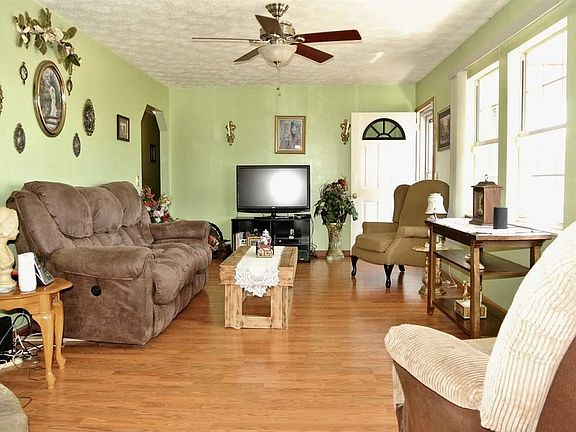 4th image of 207 Autumn Oaks Dr
