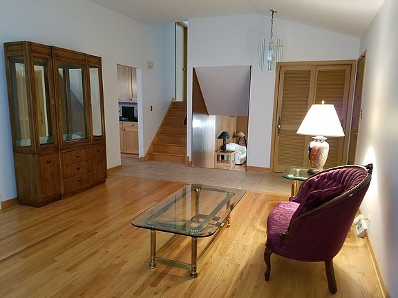 3rd image of 9943 Karlov Ave