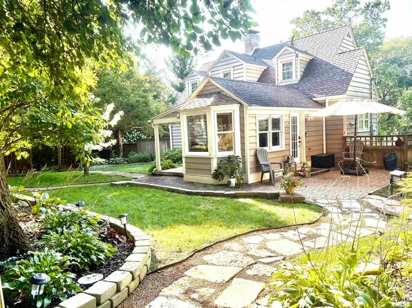 2 Fairview Ct, Jacksonville, IL 62650