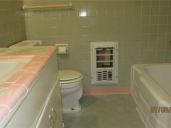 4th image of 1750 Mariposa Dr