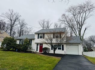 33 Belmont Dr, Livingston Twp., NJ 07039