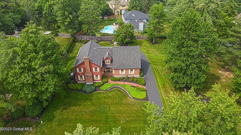 3rd image of 39 Edison Drive