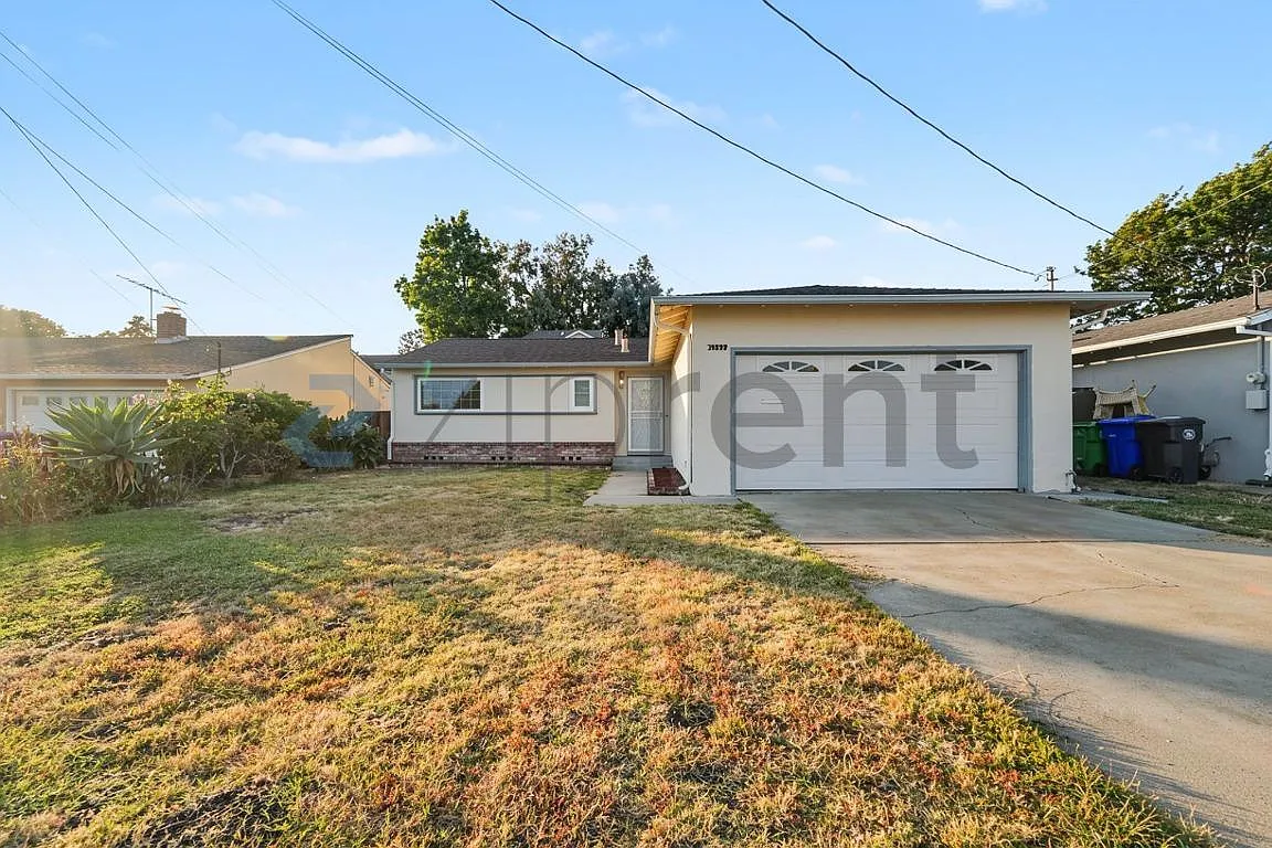 3 bed, 1082 sqft, $3,360 — Photo 3