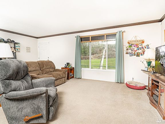5th image of 1739 Lake Dr