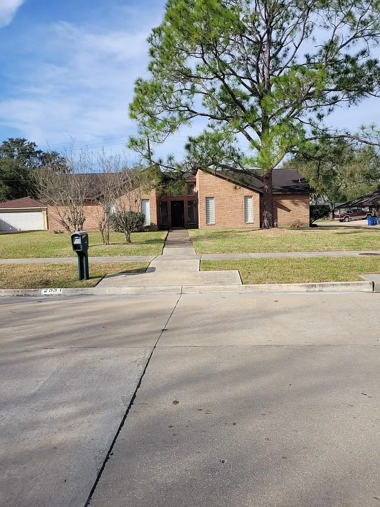 4 bed, 2.0 bath, 2344 sqft, $2,550 — Photo 1