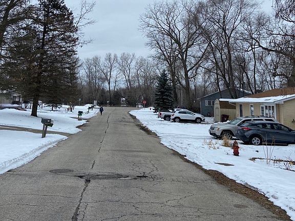 4th image of 32 Woodland Ave