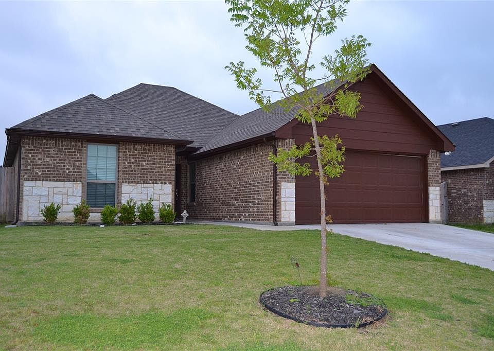 1st image of 707 Woodcrest Dr
