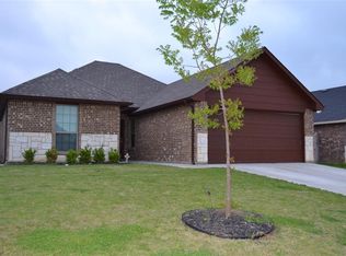 707 Woodcrest Dr, Ennis, TX 75119