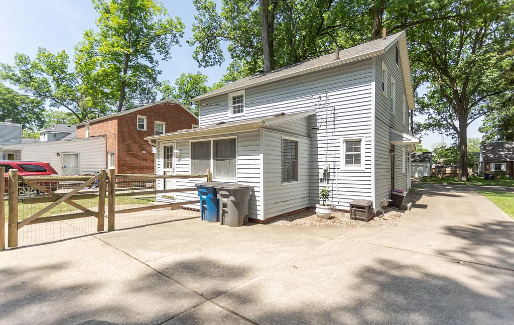 3 bed, 1378 sqft, $2,400 — Photo 3
