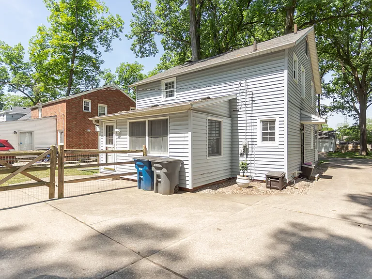 4243 Beverly Dr — Photo 3