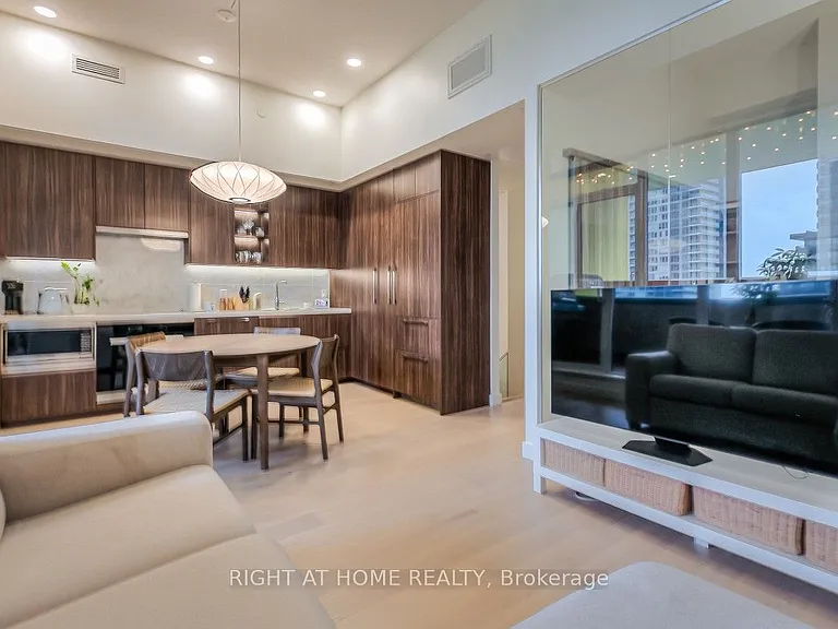 95 McMahon Dr #511 — Photo 14