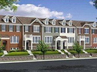 912 E Wing Ln, Arlington Heights, IL 60004