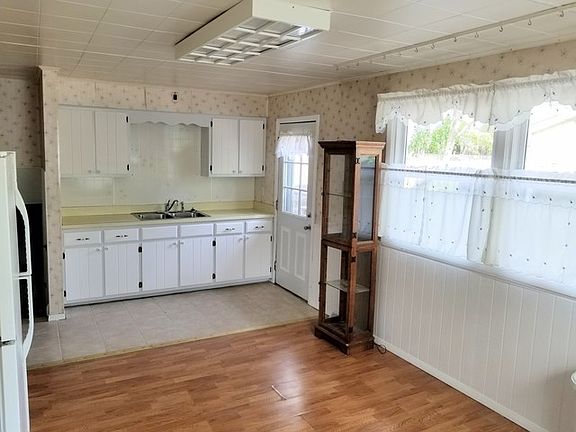 3rd image of 2021 Sanford Ave