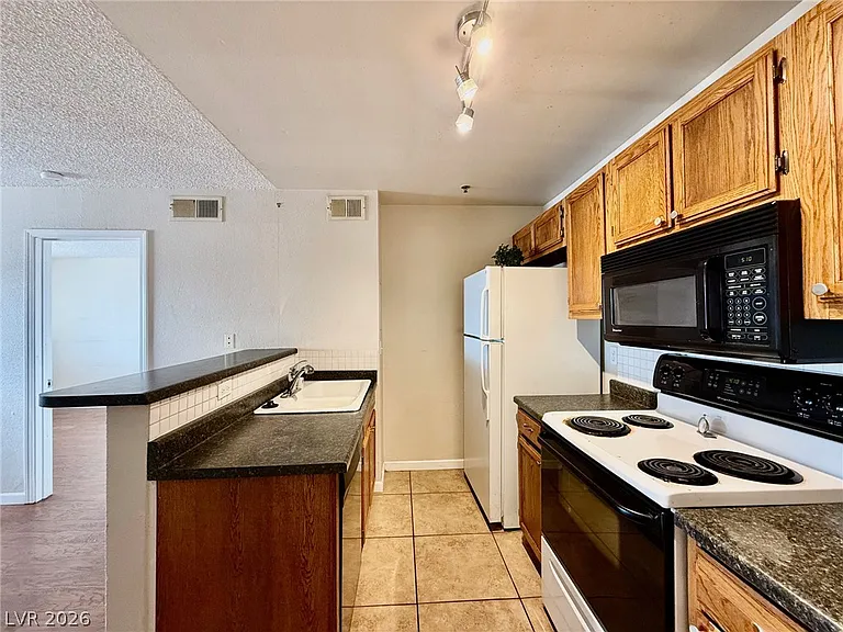 1381 E University Ave #305 — Photo 4