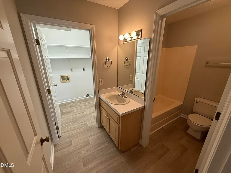 405 Avent Cir — Photo 14