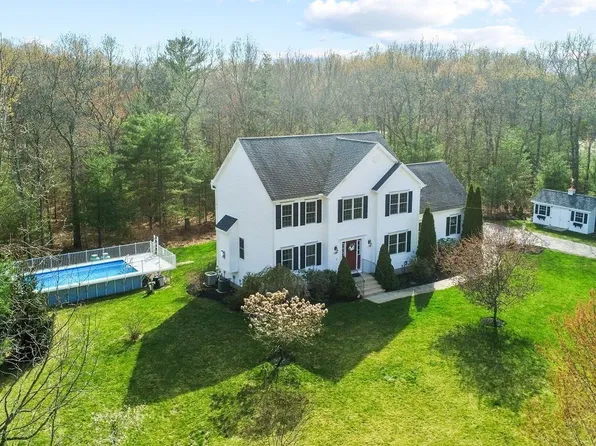 138 North St, Bellingham, MA 02019