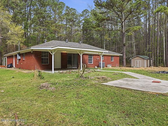 4th image of 413 Michael Dr