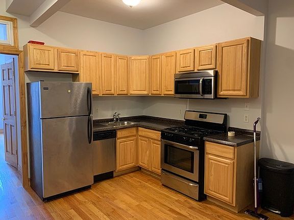 3rd image of 886 Manhattan Ave APT 2L
