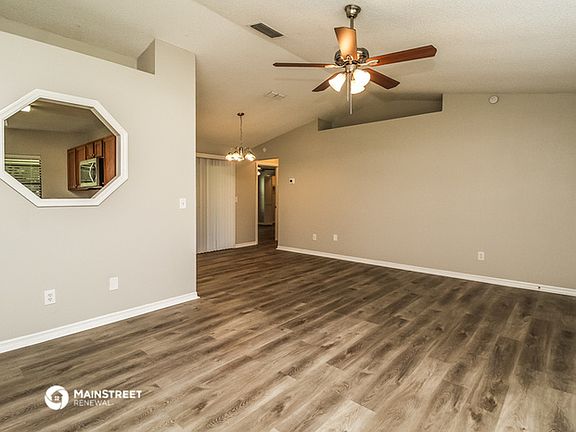 4th image of 800 Humphrey Blvd