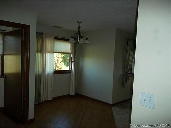 5th image of 702 Summer Hill Dr