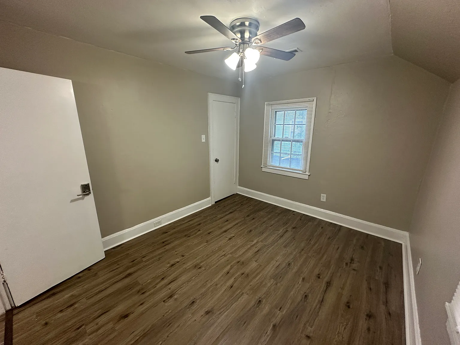 2 bed, 1.5 bath, 1050 sqft, $866 — Photo 2