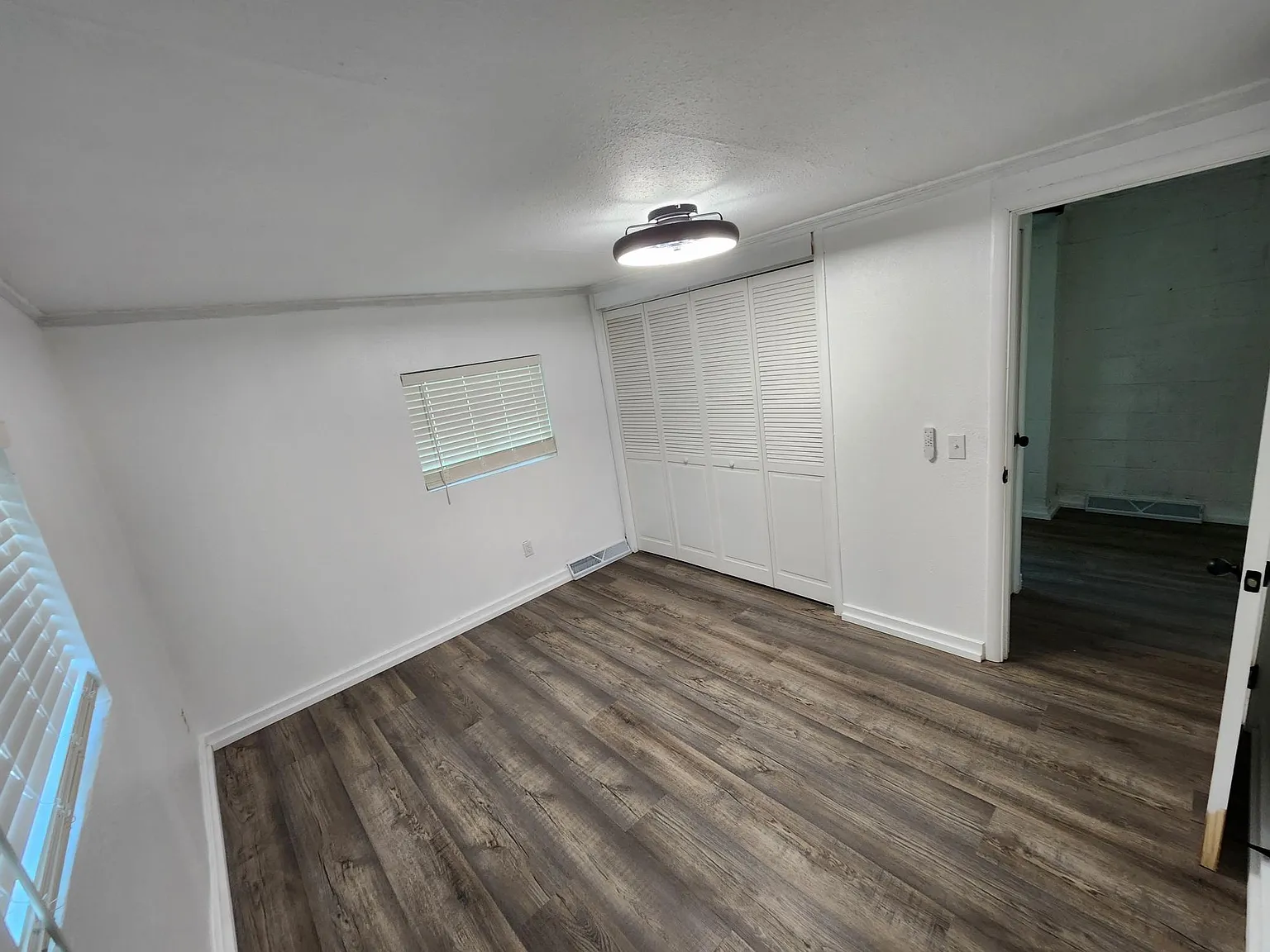1418 Spring Ln — Photo 4