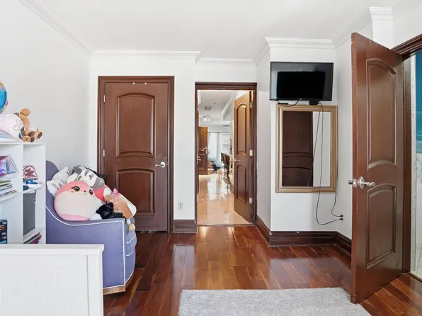 4051 Nostrand Avenue image 28 of 37