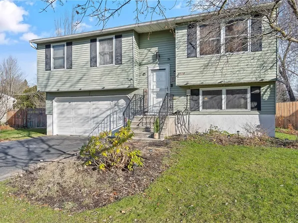 6018 Bannister Dr, Cicero, NY 13039