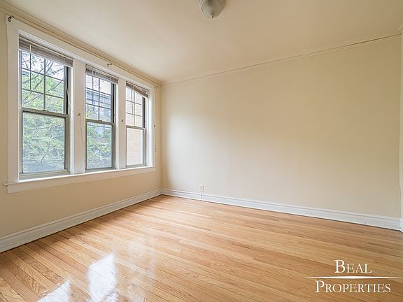 5th image of 560 W Aldine Ave #S2