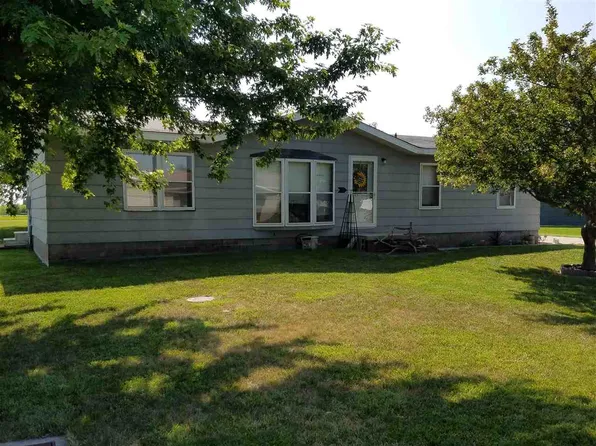 605 Phelps Dr, Shelton, NE 68876
