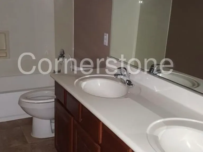 15652 W Durango St — Photo 8
