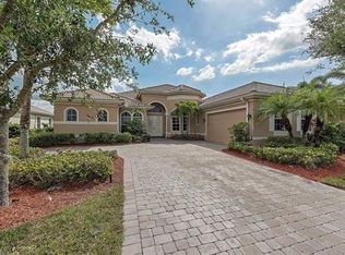 15914 Los Olivos Ln, Naples, FL 34110