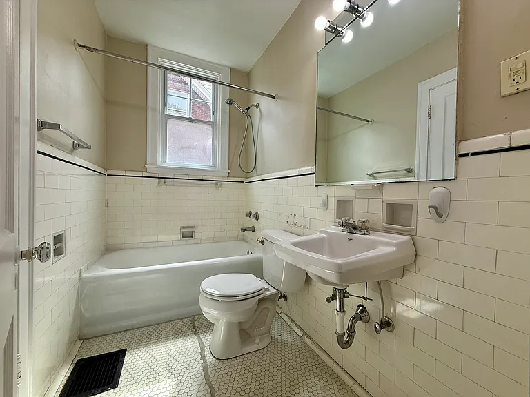 1823 Roanoke Ave #1 — Photo 11
